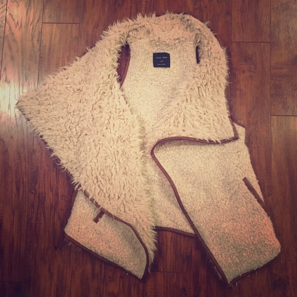Love Tree faux furry vest - Picture 1 of 1